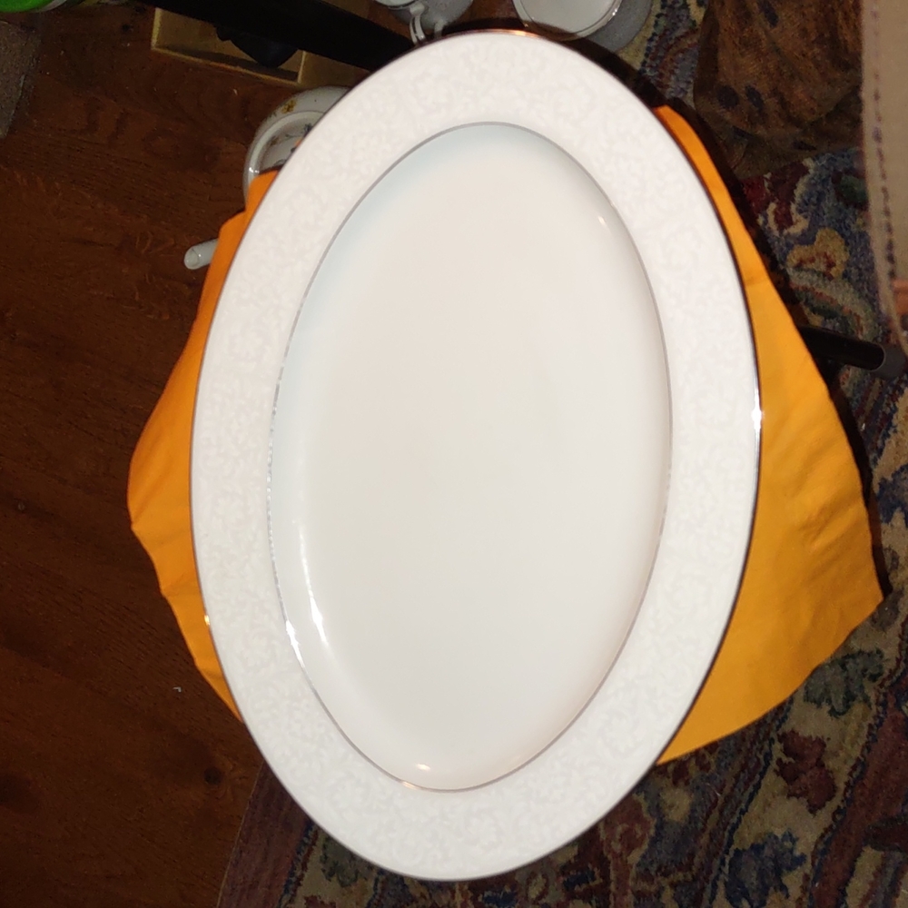 Carriage House "Young Lace " platter